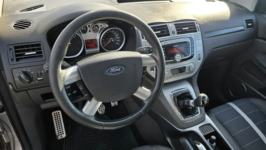 FORD Kuga -