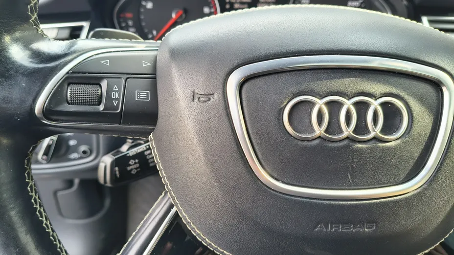 AUDI A8 -