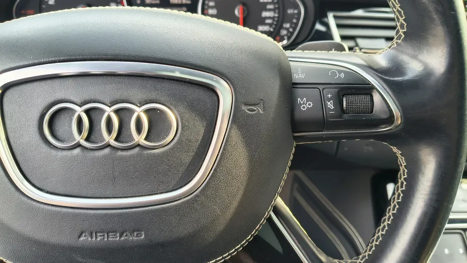 AUDI A8 -
