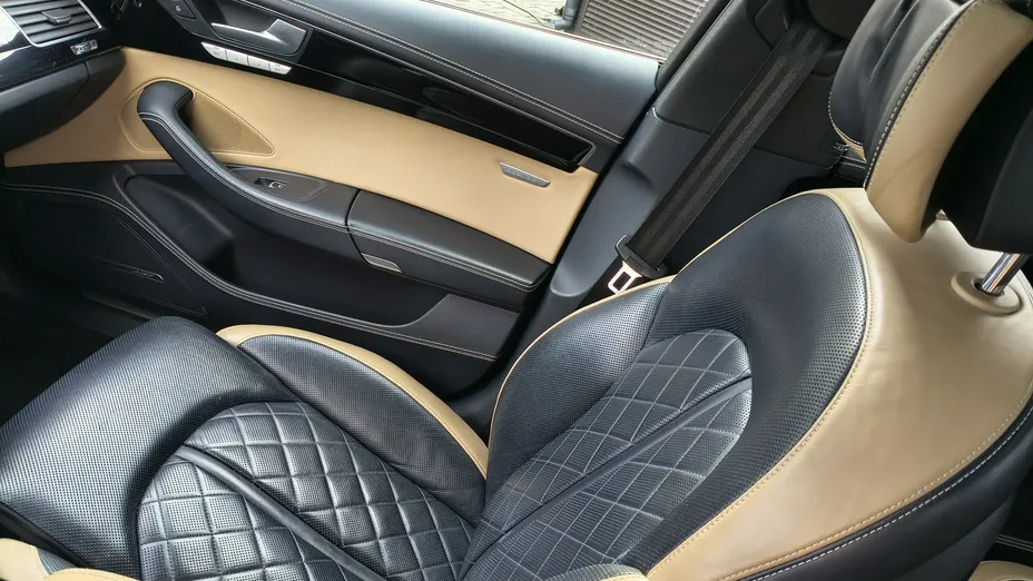 AUDI A8 -