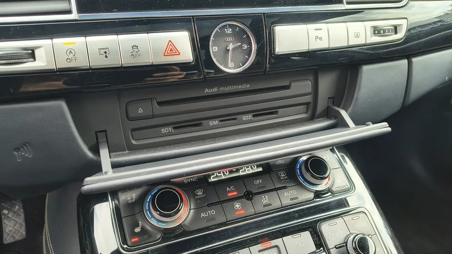 AUDI A8 -