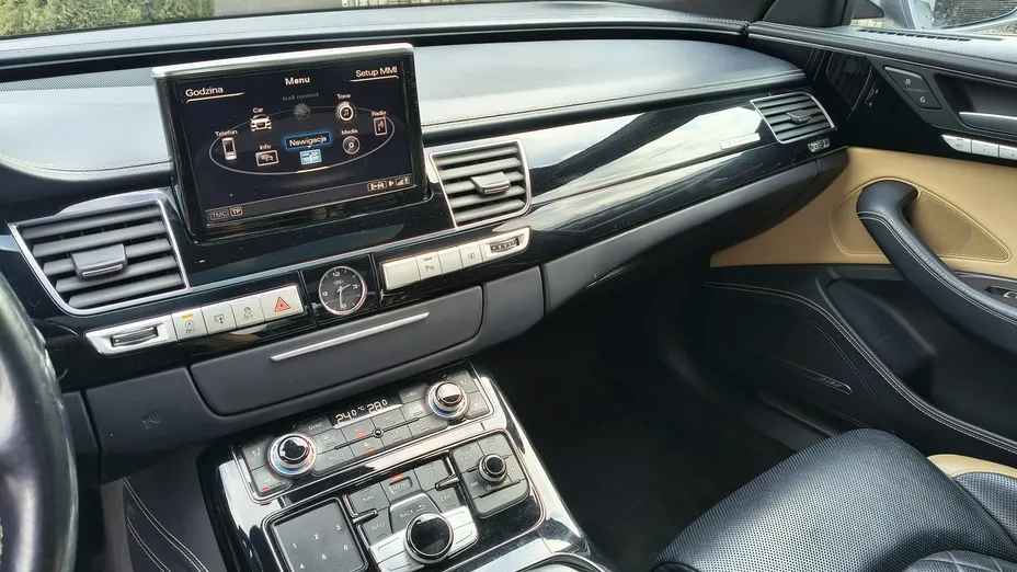 AUDI A8 -