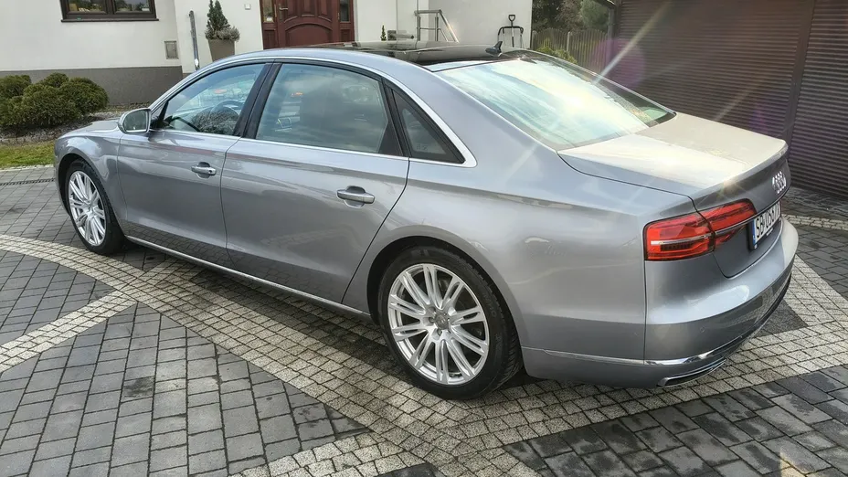 AUDI A8 -