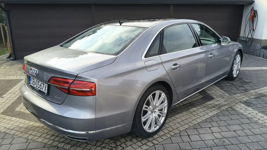 AUDI A8 -