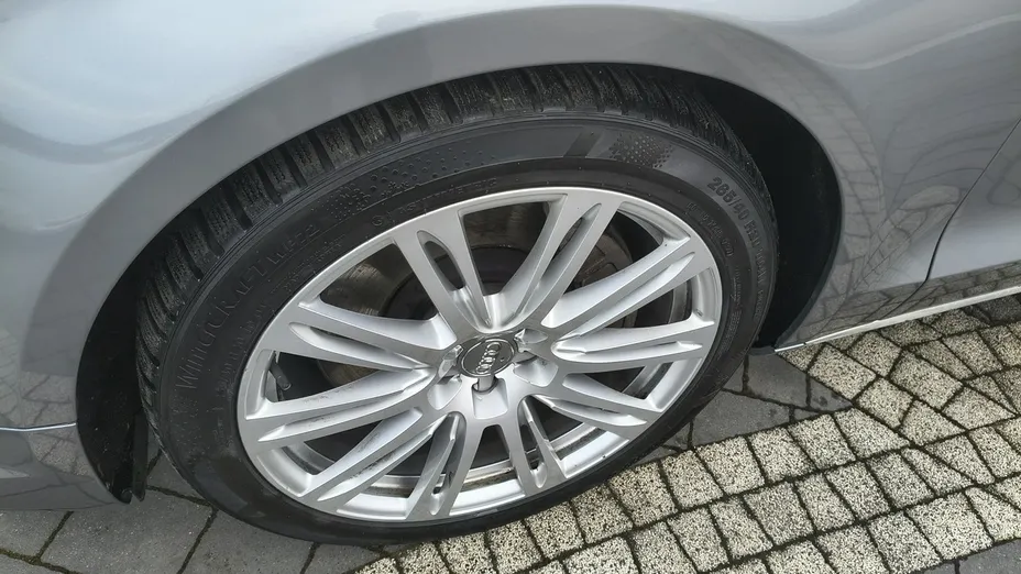 AUDI A8 -