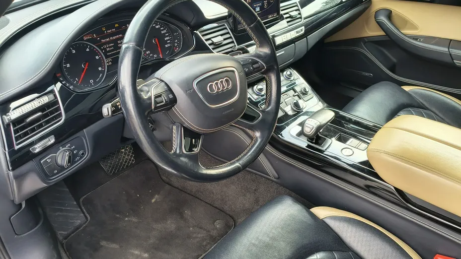 AUDI A8 -