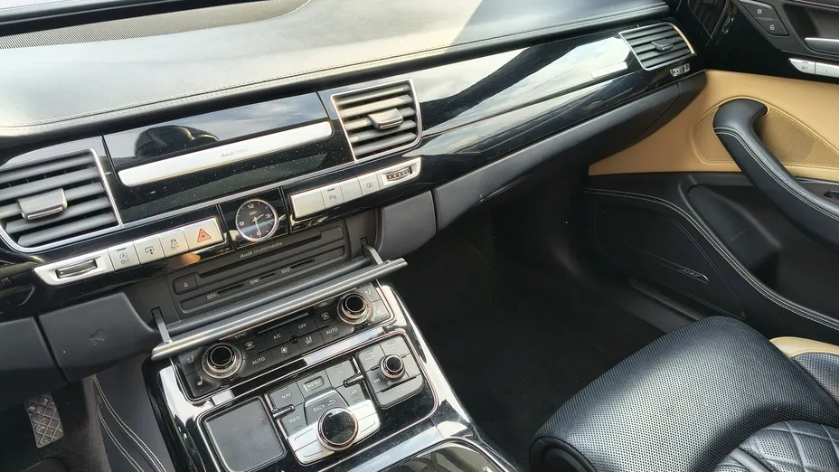 AUDI A8 -