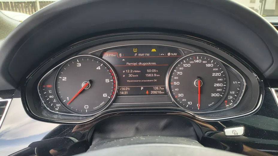 AUDI A8 -