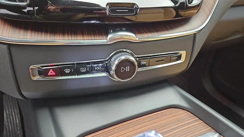 VOLVO XC60 -