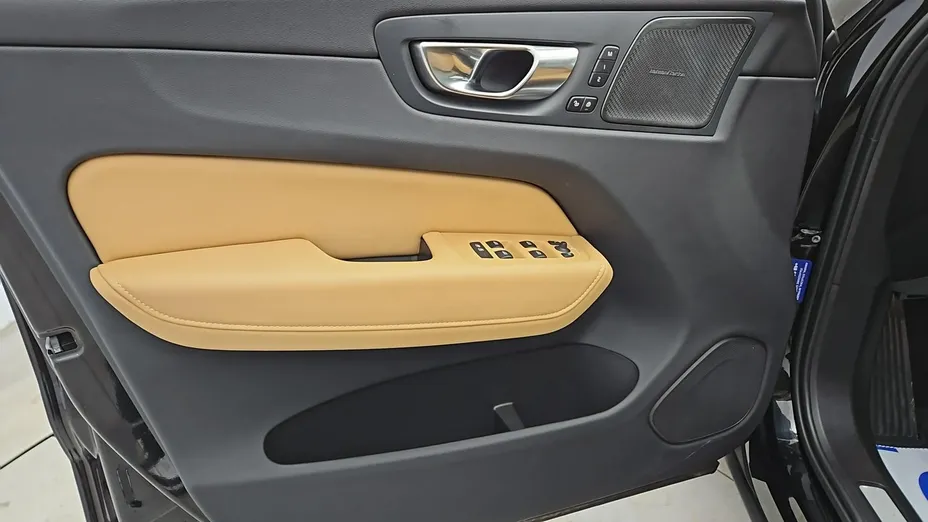 VOLVO XC60 -