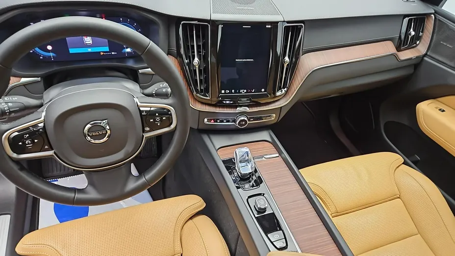 VOLVO XC60 -