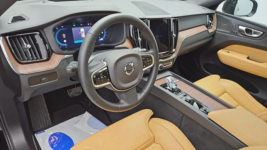 VOLVO XC60 -