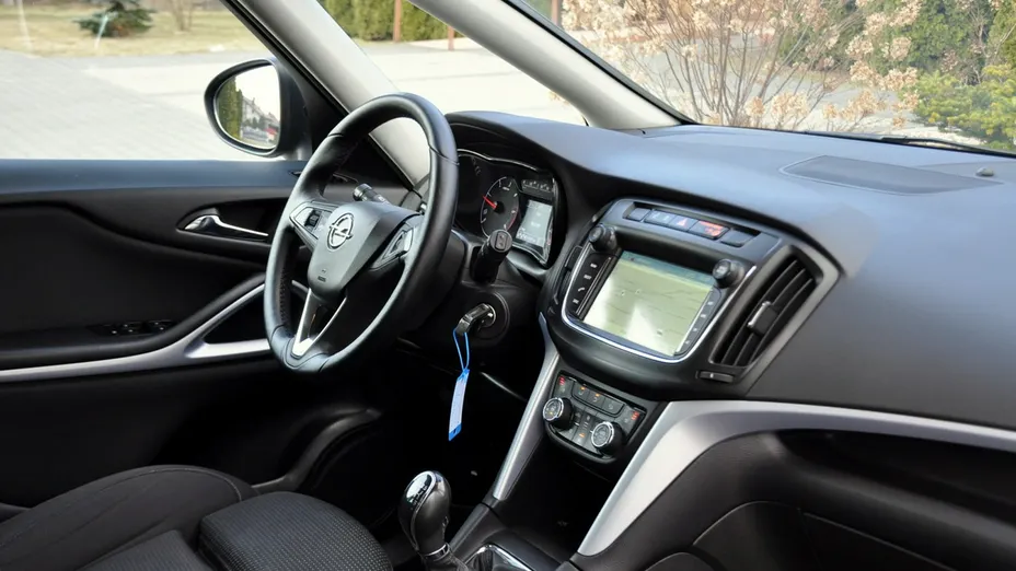 OPEL Zafira -