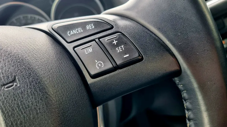 MAZDA 6 -