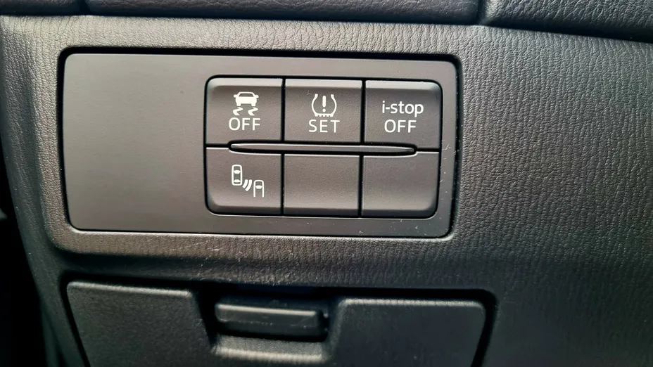 MAZDA 6 -