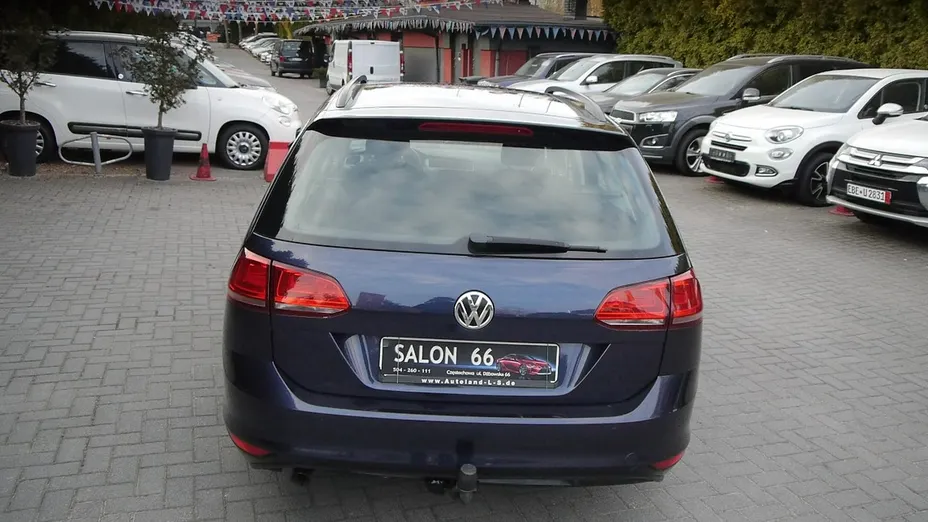 VOLKSWAGEN Golf -