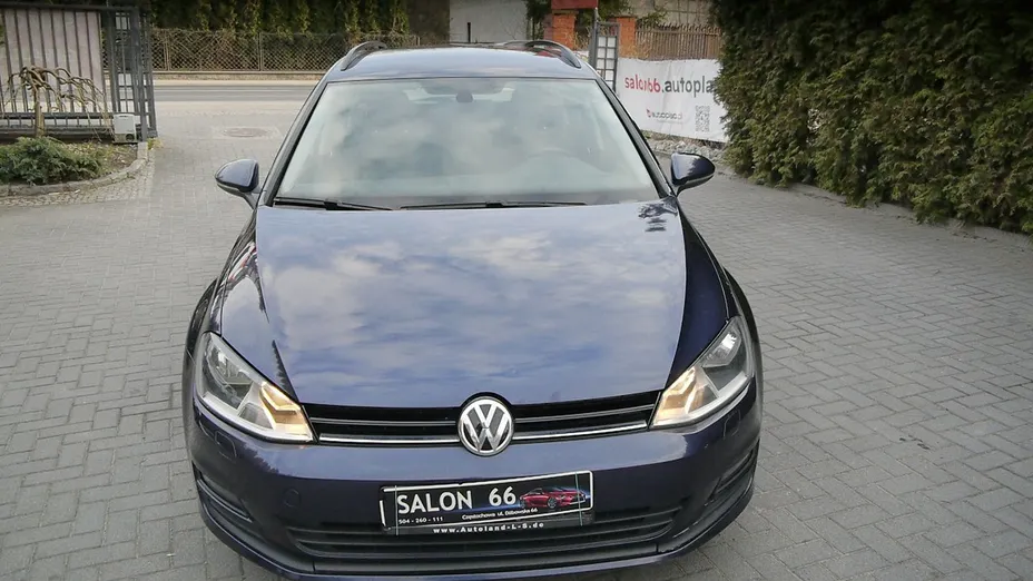 VOLKSWAGEN Golf -