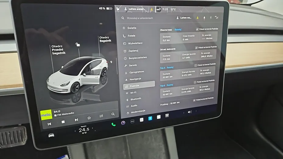 TESLA Model 3 -