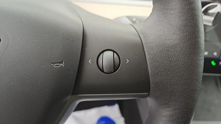 TESLA Model 3 -