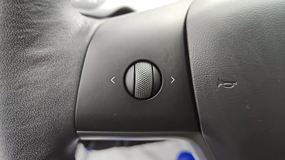 TESLA Model 3 -