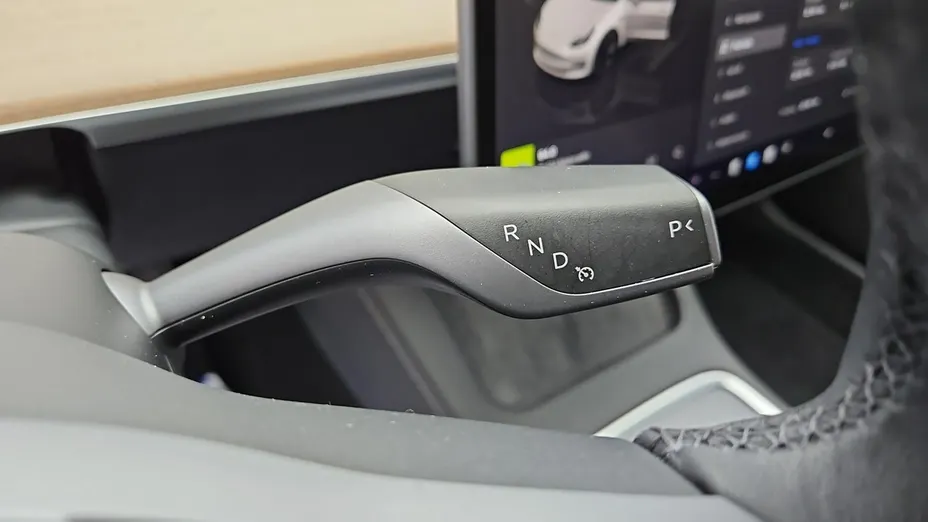 TESLA Model 3 -
