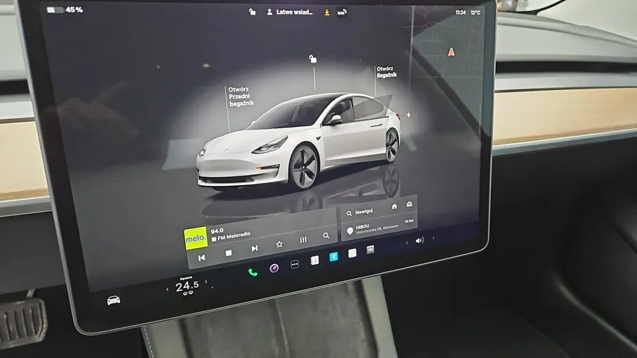 TESLA Model 3 -
