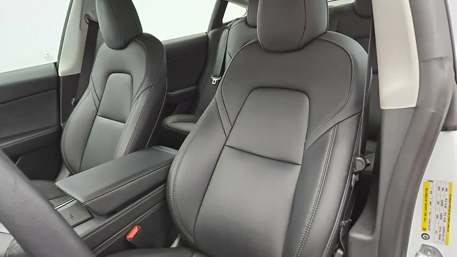 TESLA Model 3 -
