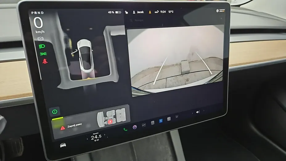 TESLA Model 3 -