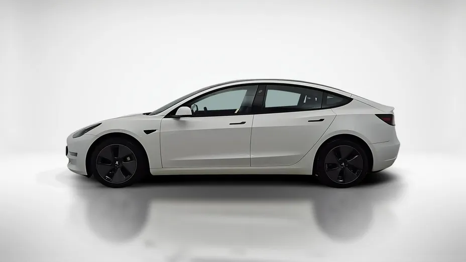 TESLA Model 3 -