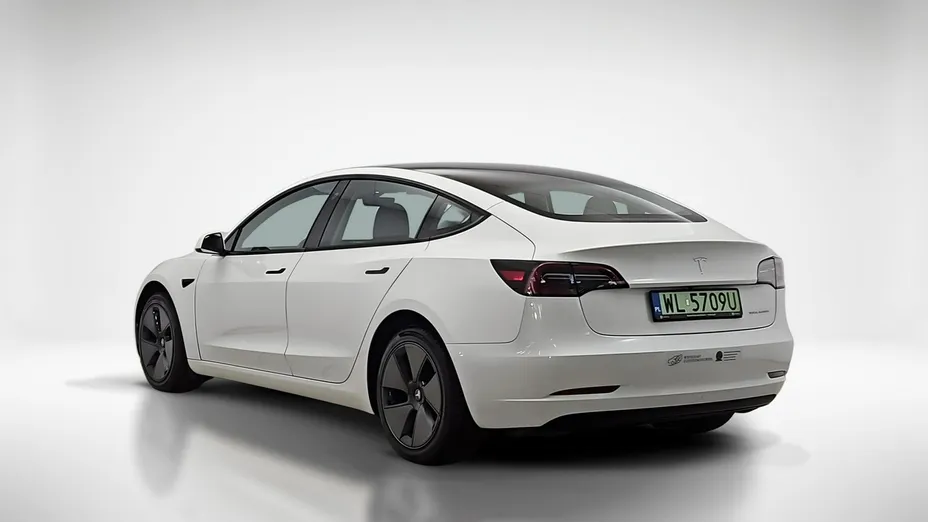 TESLA Model 3 -