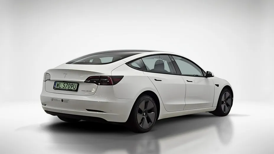 TESLA Model 3 -