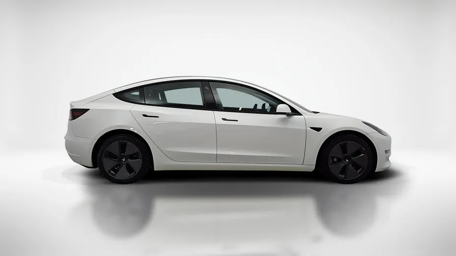TESLA Model 3 -