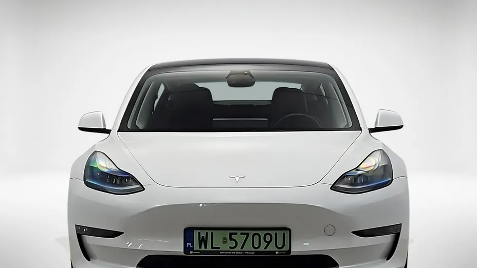 TESLA Model 3 -