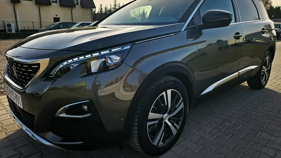 PEUGEOT 5008 -