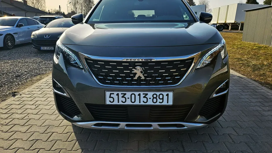 PEUGEOT 5008 -