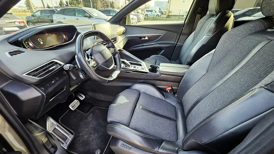 PEUGEOT 5008 -