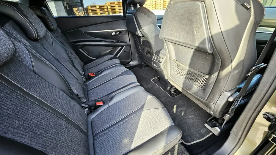 PEUGEOT 5008 -