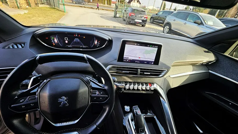 PEUGEOT 5008 -