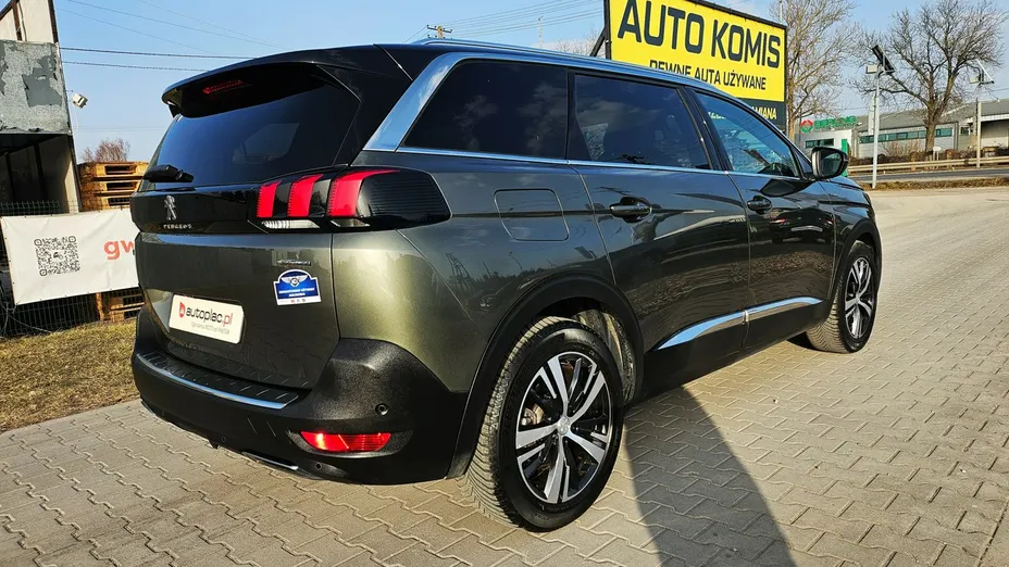 PEUGEOT 5008 -