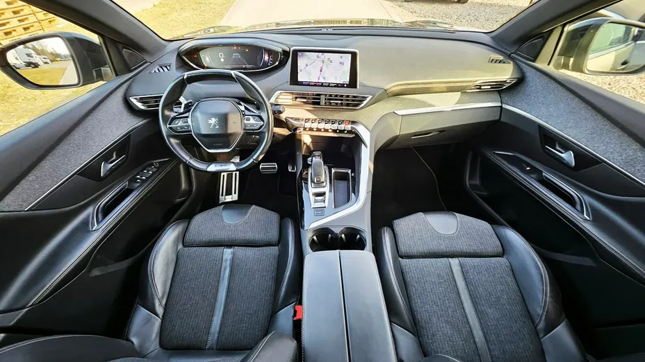 PEUGEOT 5008 -