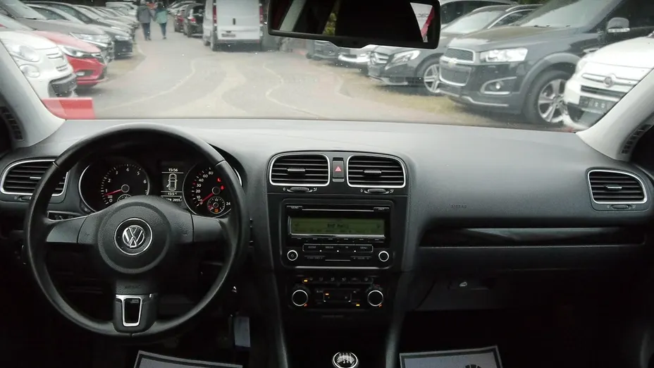 VOLKSWAGEN Golf -