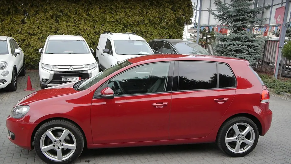 VOLKSWAGEN Golf -