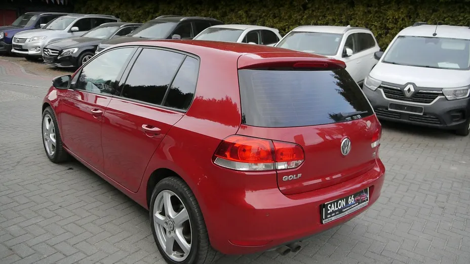 VOLKSWAGEN Golf -