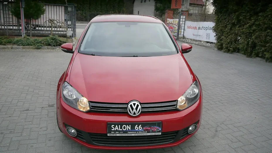 VOLKSWAGEN Golf -