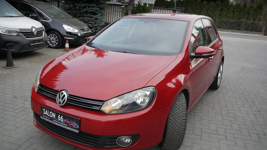 VOLKSWAGEN Golf -