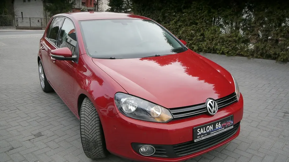 VOLKSWAGEN Golf -