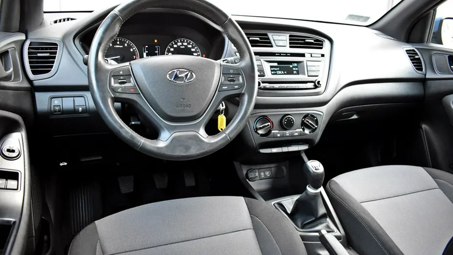 HYUNDAI i20 -