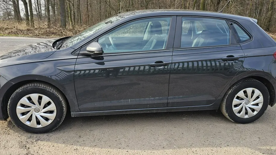 VOLKSWAGEN Polo -