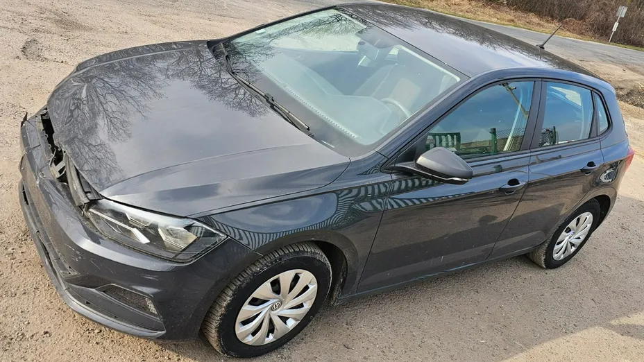 VOLKSWAGEN Polo -