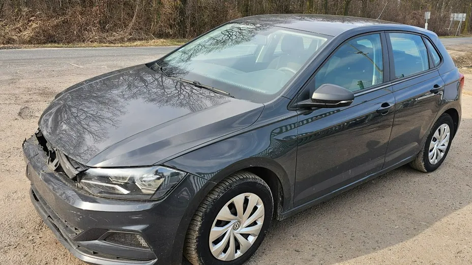 VOLKSWAGEN Polo -